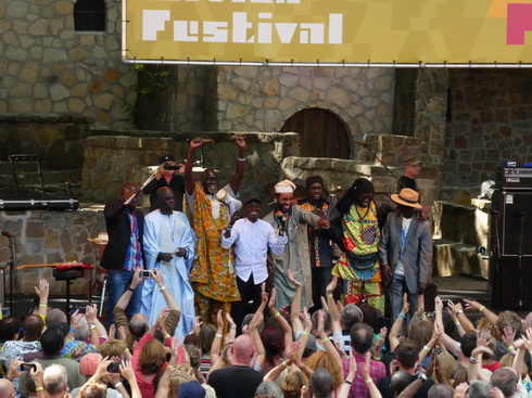 Dieuf Dieul de Thiès (Senegal)  TRIO DA KALI von Sängerin HAWA KASSE MADY, TRIO DA KALI von Sängerin HAWA KASSE MADY, 