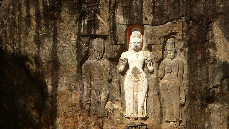  Felsenfresken Bild: "Felsbildwerke von Buduruvagala 7 Säulen aus der Mahayana schule 10 tes Jahrhundert 