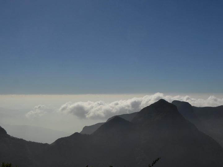 Trekking to Great World's End Drop Hortons Plains Nuwara Eliya Trekking to  Great World's End Drop Hortons Plains  Nuwara Eliya 