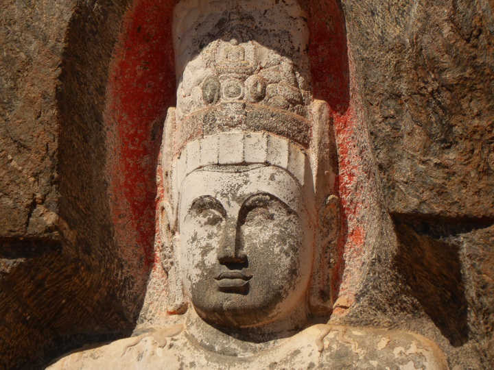   Felsenfresken Bild: "Felsbildwerke von Buduruvagala 7 Säulen aus der Mahayana schule 10 tes Jahrhundert 