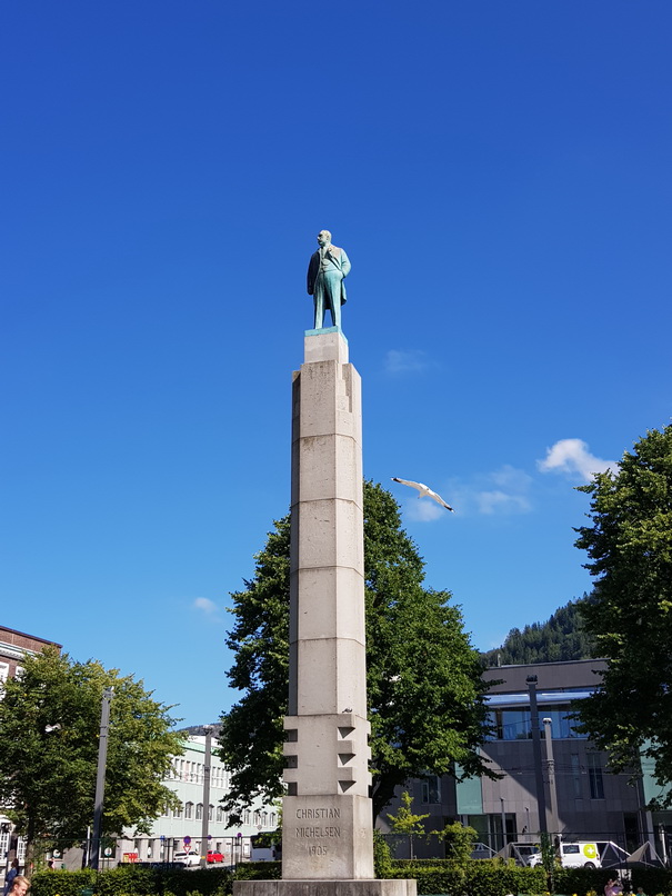 Edvard Grieg Statue