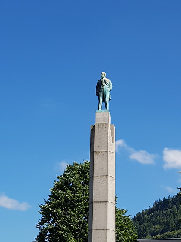 Edvard Grieg Statue