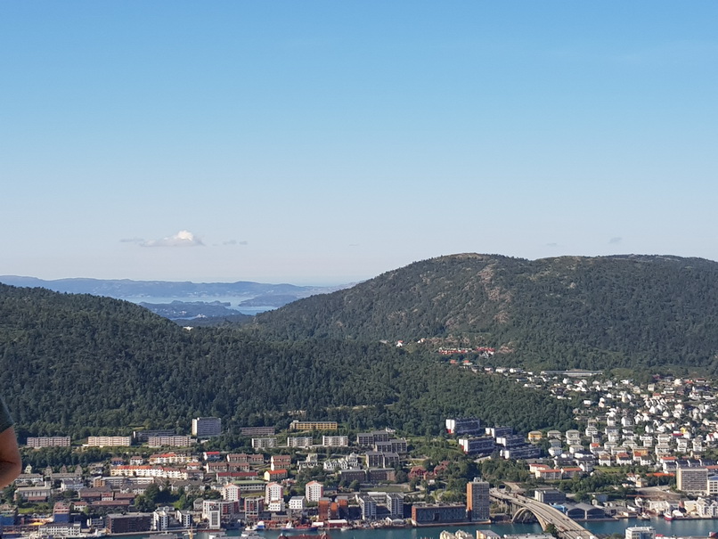 Bergziegen  Bergen Bergen Hausberg Fløyen Talstation Fløi-BahnBergen Ziege auf Tisch    