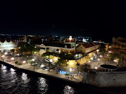   Curacao Willemstad Auslaufen mit Musik vom Pier Curacao Willemstad Auslaufen mit Musik vom Pier 