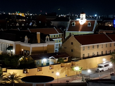   Curacao Willemstad Auslaufen mit Musik vom Pier Curacao Willemstad Auslaufen mit Musik vom Pier 