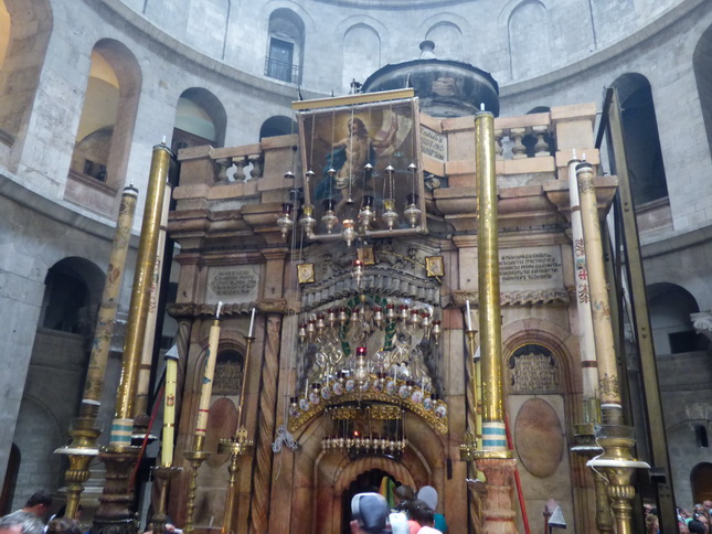 Grabdom Jesu mit Grab Jesu
