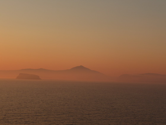 Santorin Nea Kameni Einfahrt in die Caldera