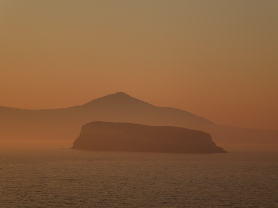 Santorin Nea Kameni Einfahrt in die Caldera