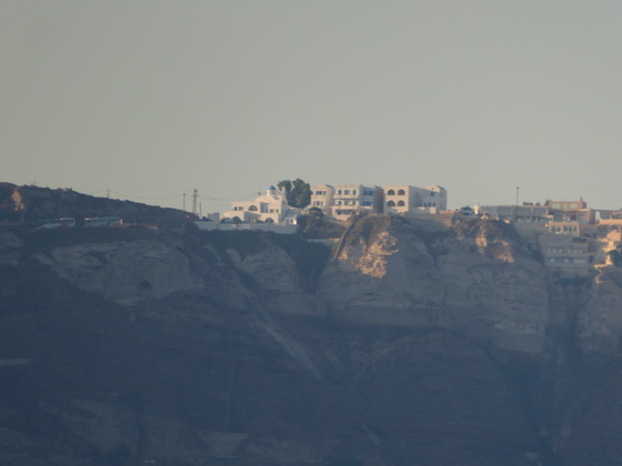 Santorini Santorin Nea Kameni Einfahrt in die Caldera mit dem Schiff Megalochori