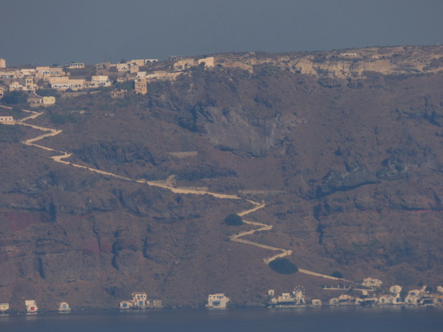 Santorin Nea Kameni Vulkanwanderung weg nach oben Oia