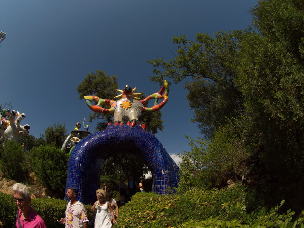 Giardino de Tarochi  Tarot Garten niki de saint Phalle nanas Capalbio