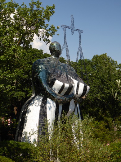 Giardino de Tarochi  Tarot Garten niki de saint Phalle nanas Capalbio 