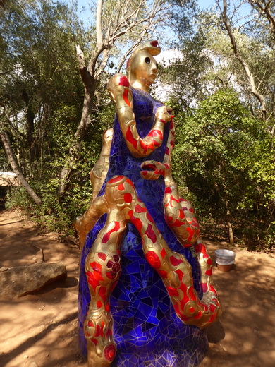 Giardino de Tarochi  Tarot Garten niki de saint Phalle nanas Capalbio 