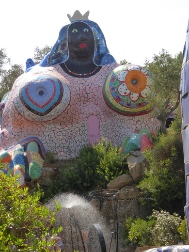 Giardino de Tarochi  Tarot Garten niki de saint Phalle nanas Capalbio 