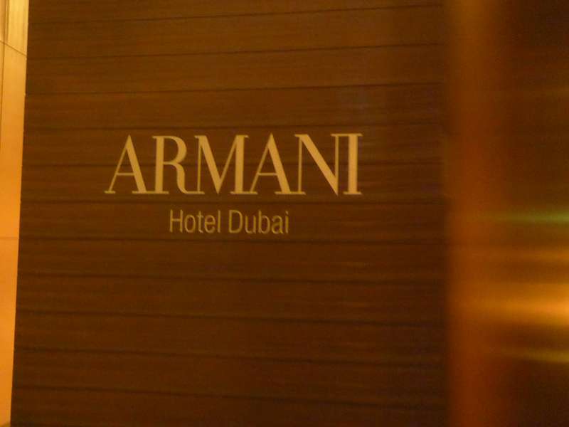 Armani Hotel im Burj Khalifa Blick auf Springbrunnen von der Terasse 