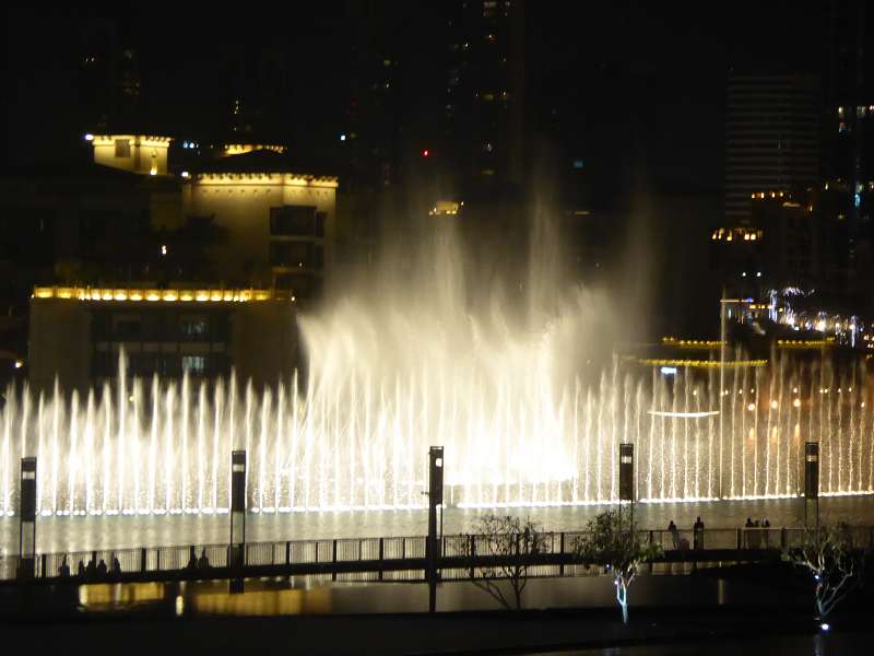 Armani Hotel im Burj Khalifa Blick auf Springbrunnen von der Terasse 