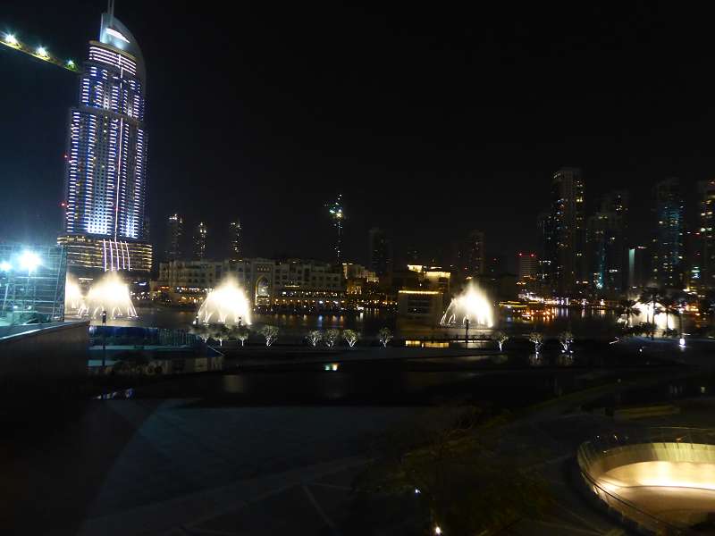 Armani Hotel im Burj Khalifa Blick auf Springbrunnen von der Terasse 